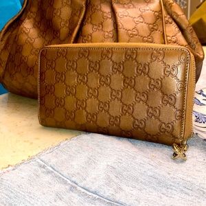 SALE!!!! GUCCI~Authentic GG Guccissima Leather Wallet
